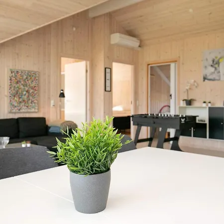 8 Person In Idestrup *