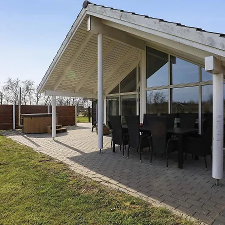 8 Person In Idestrup Feriehus *